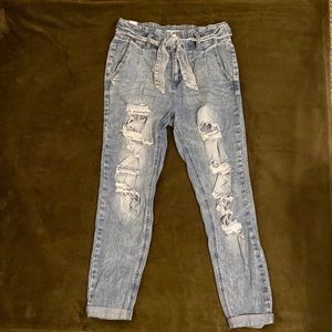 Almost Famous light wash blue jeans, size 9